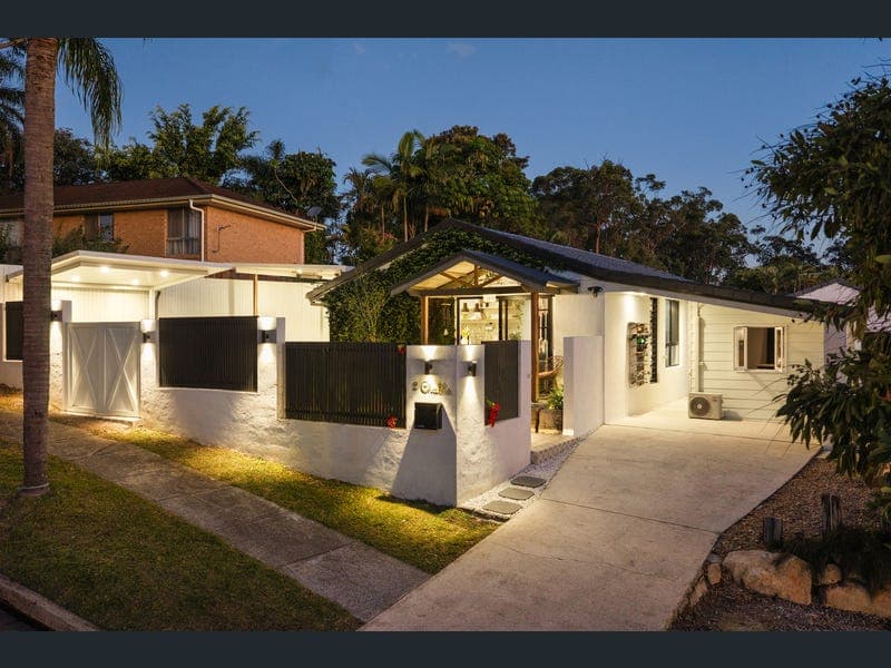2 Chablis Court, Molendinar — photo 1 of 5