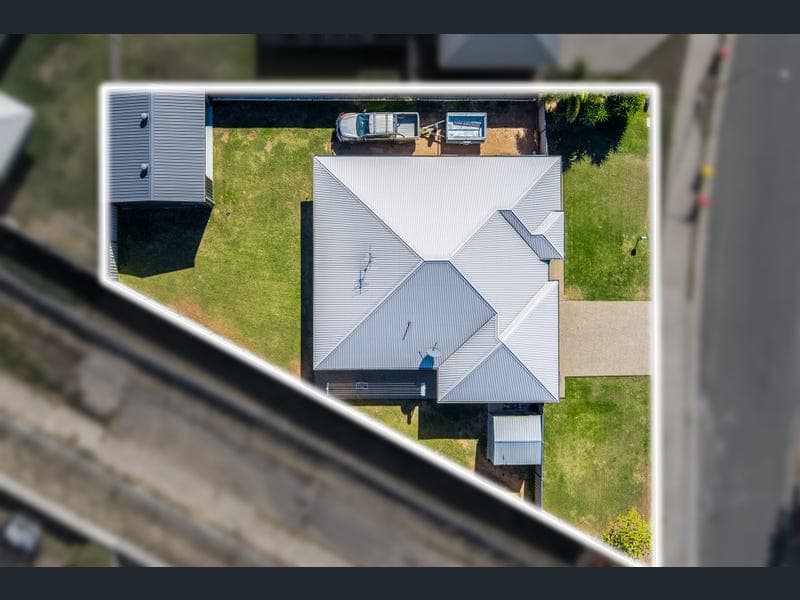 19 Lauren Drive, Emerald — photo 1 of 5