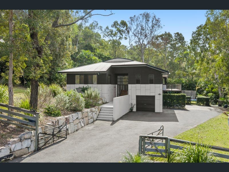5A Windemere Drive, Bonogin — photo 1 of 5