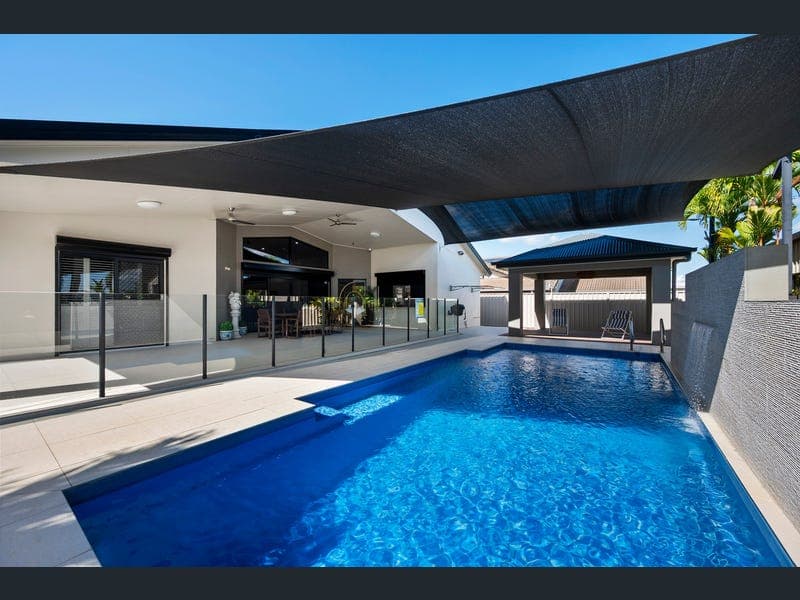 18 Adrian Rise, Mount Louisa — photo 1 of 5