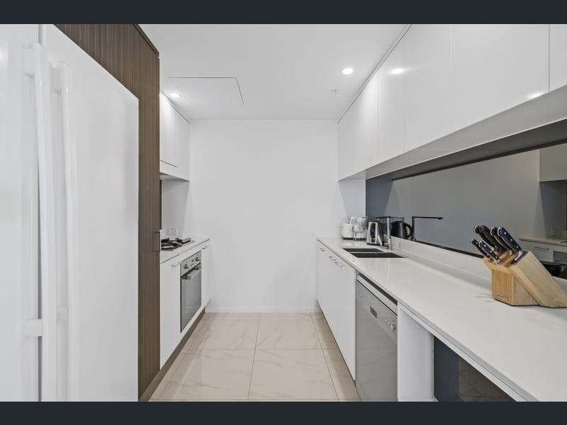 3610/5 Harbour Side Court, Biggera Waters — photo 1 of 5