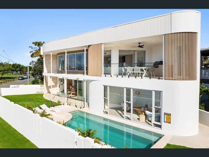10 Crescent Avenue, Hope Island — photo 1 of 5