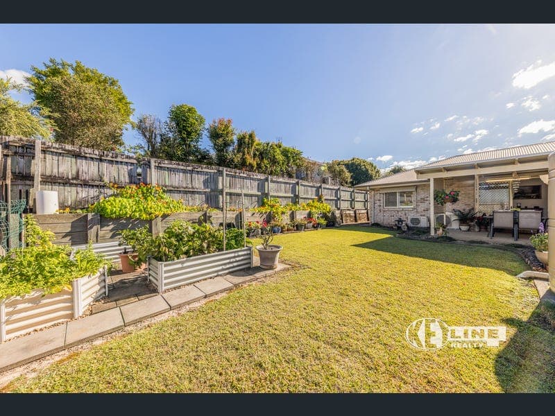 27 Robertson Drive, Burnside — photo 1 of 5