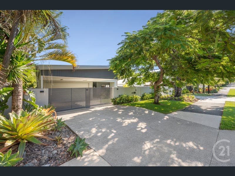 49 Pacific Avenue, Sunshine Beach — photo 1 of 5