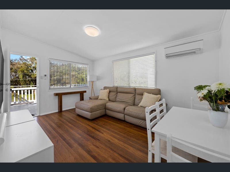 309 Whites Road, Lota — photo 1 of 5