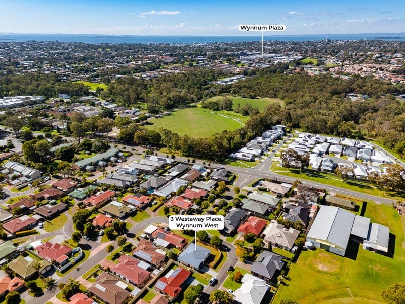 3 Westaway Place, Wynnum West — photo 1 of 5