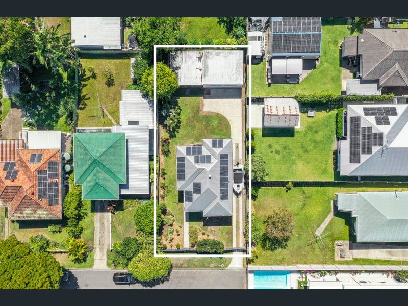 11 Lichfield Street, Carina — photo 1 of 5