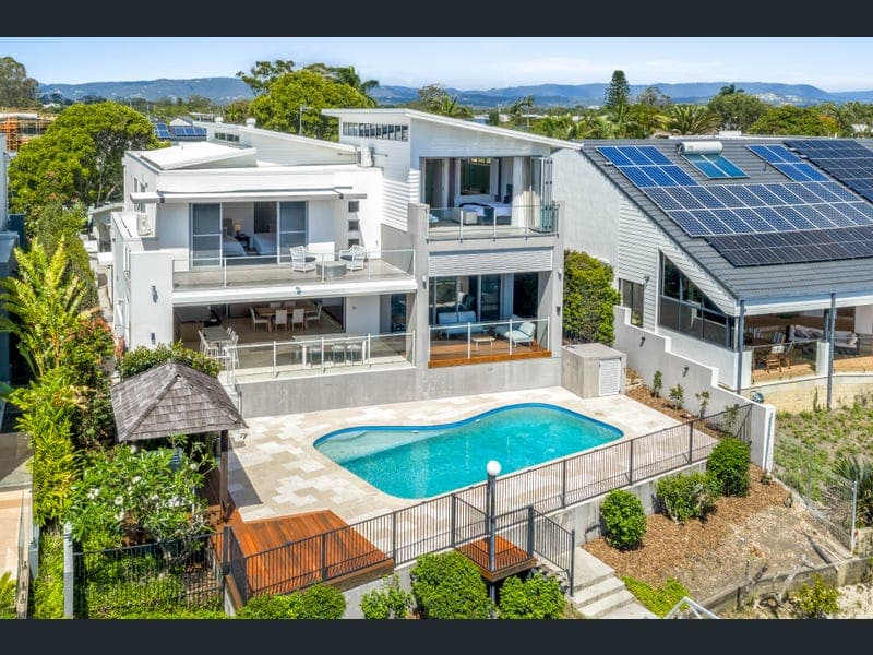 41 Conifer Crescent, Broadbeach Waters — photo 1 of 5