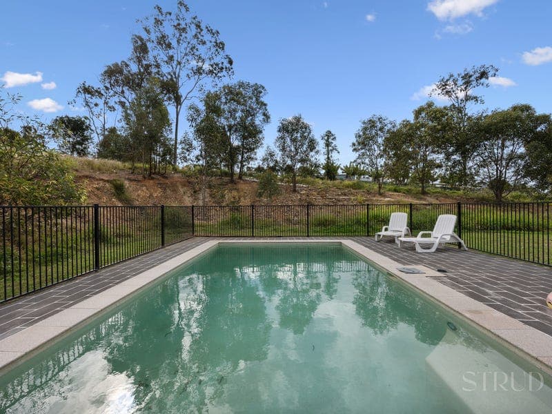 11-13 Jollytail Avenue, New Beith — photo 1 of 5