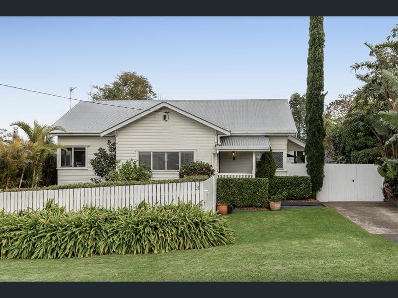 3 Sourris Street, Mount Lofty — photo 1 of 5