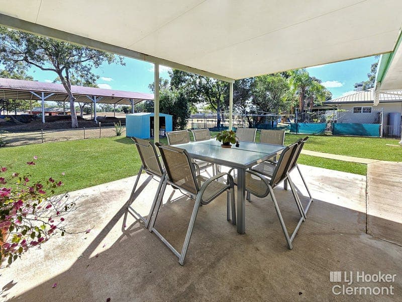 32 Collins Street, Clermont — photo 1 of 5