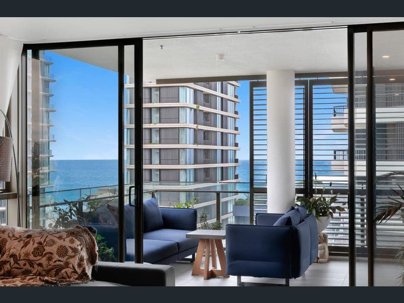 701/5 Pacific Street, Main Beach — photo 1 of 5