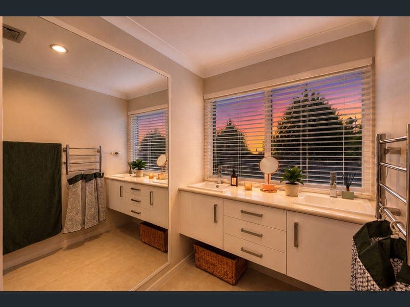 5 Wivenhoe Avenue, Albany Creek — photo 1 of 5