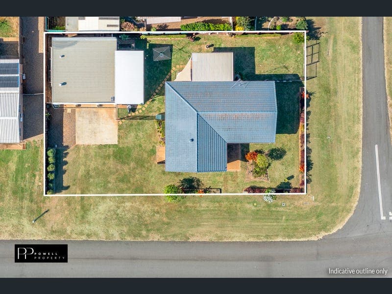 24 Dante Street, Burnett Heads — photo 1 of 5