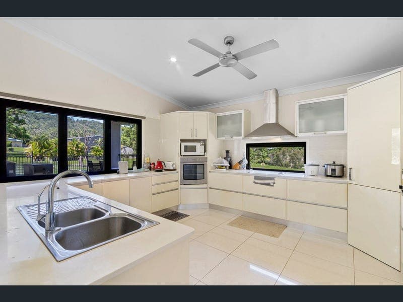1 Gene Kelly Court, Maudsland — photo 1 of 5