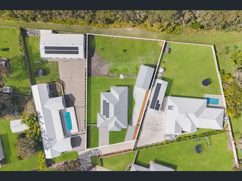 12 Champion Court, Wondunna — photo 1 of 5