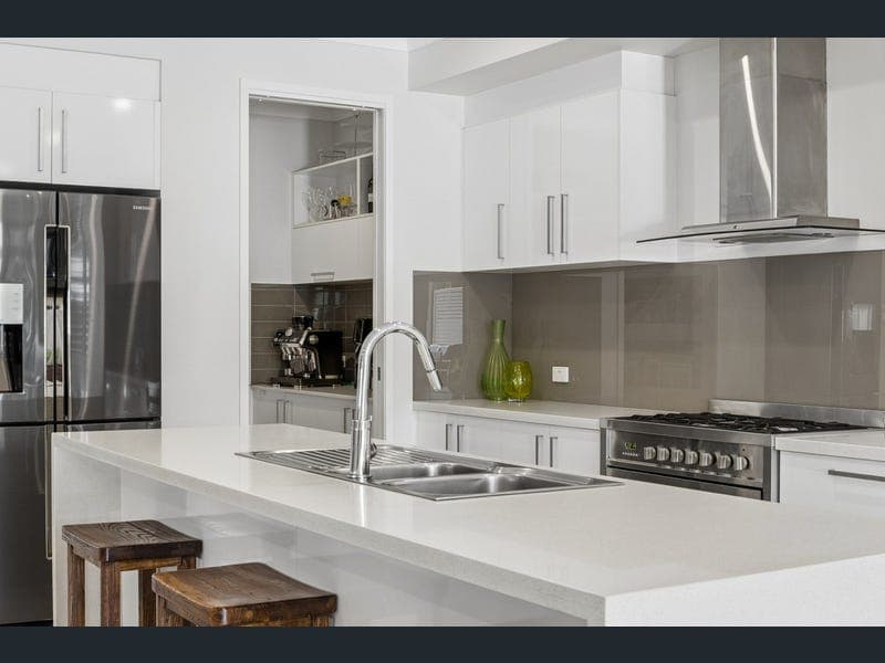 45 The Peninsula, Helensvale — photo 1 of 5
