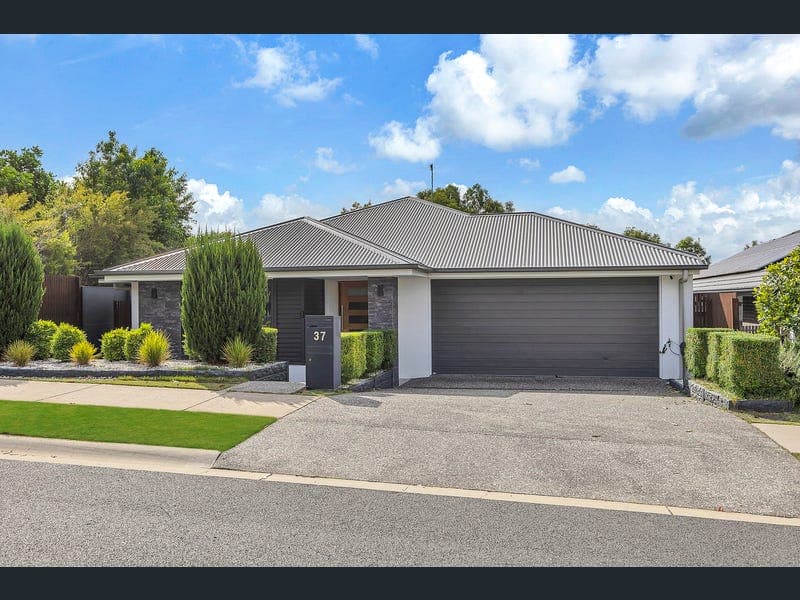 37 Teal Circuit, Greenbank — photo 1 of 5