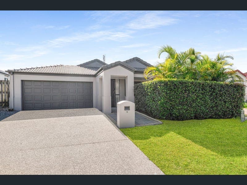 18 Harrow Place, Arundel — photo 1 of 5
