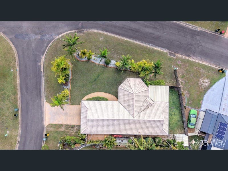 18 Tropicana Drive, Avoca — photo 1 of 5