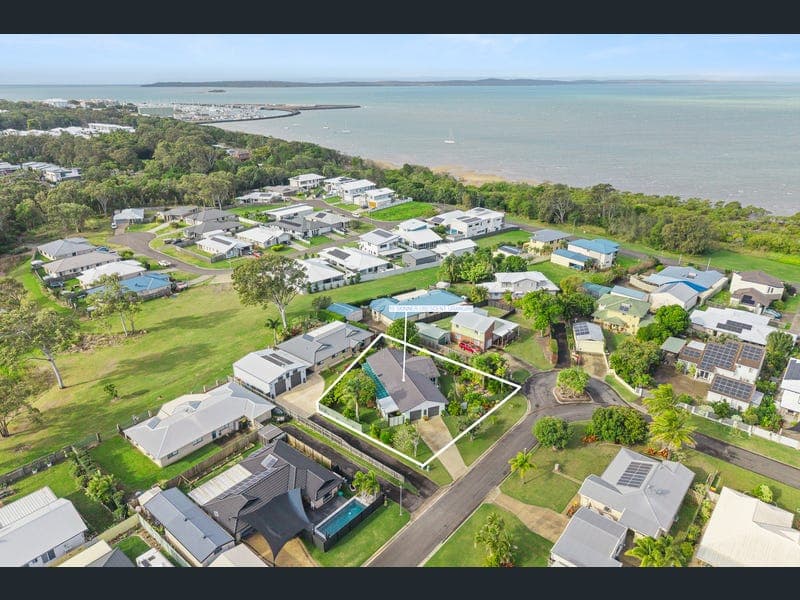 10 Skinner Crescent, Urangan — photo 1 of 5
