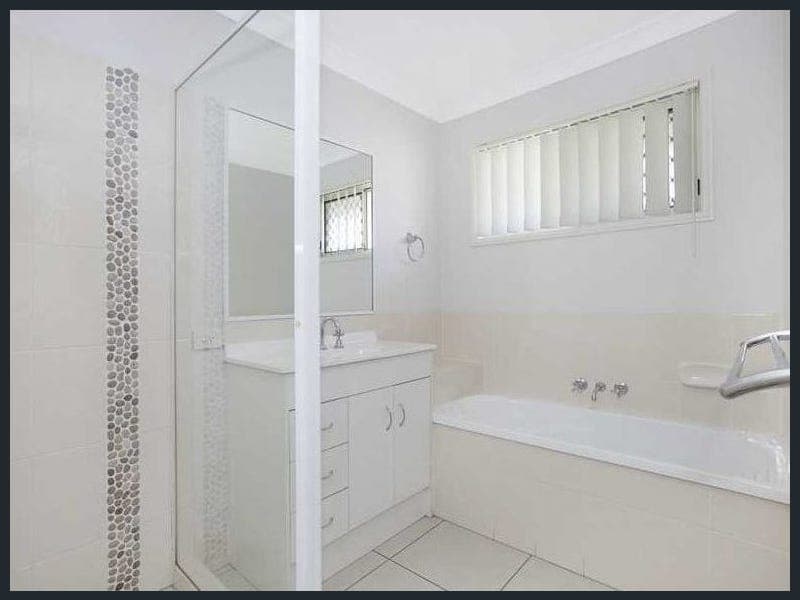 48 Summerhill Drive, Morayfield — photo 1 of 5