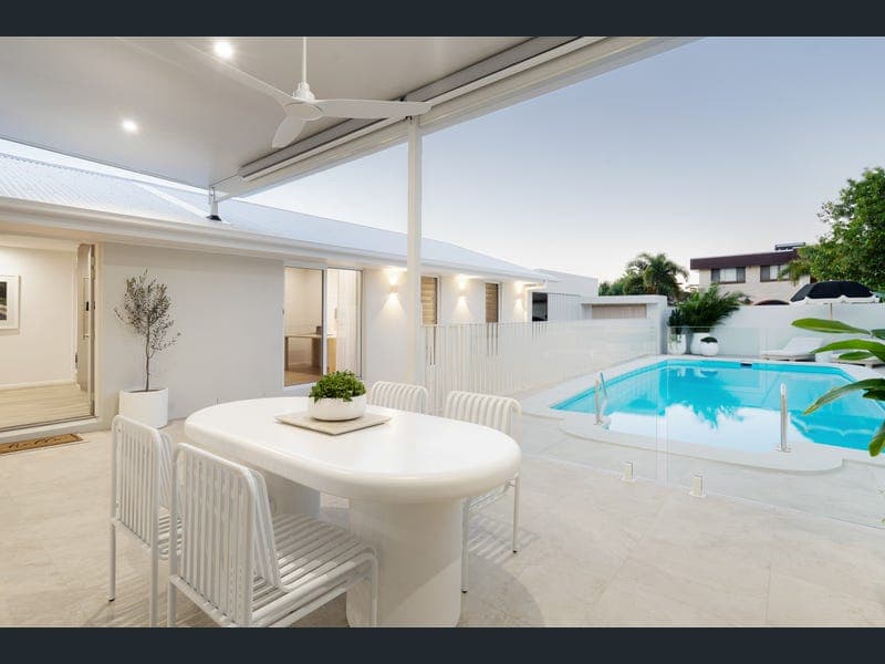 20 Arcadia Drive, Mermaid Waters — photo 1 of 5