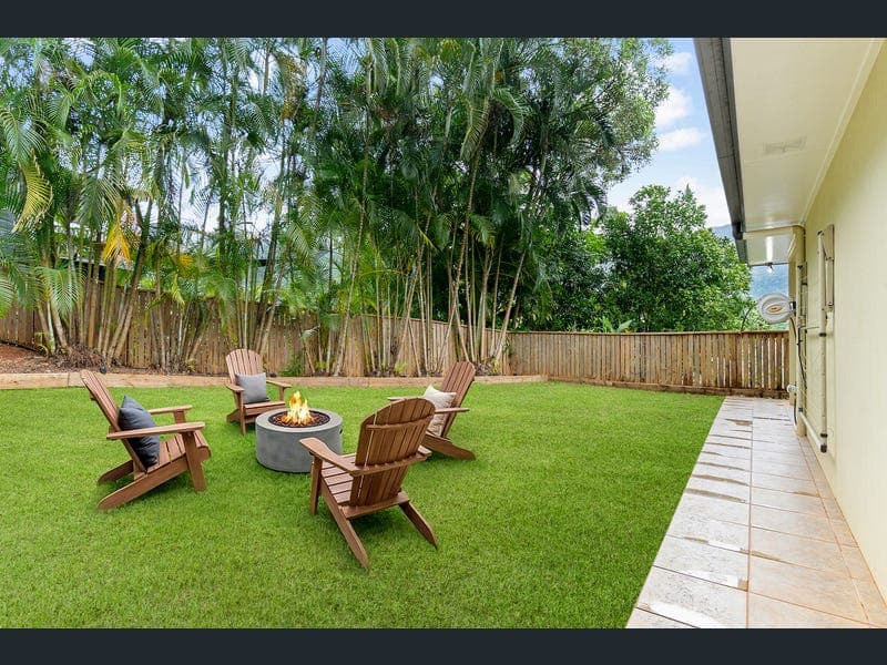 6 Stapleton Close, Redlynch — photo 1 of 5