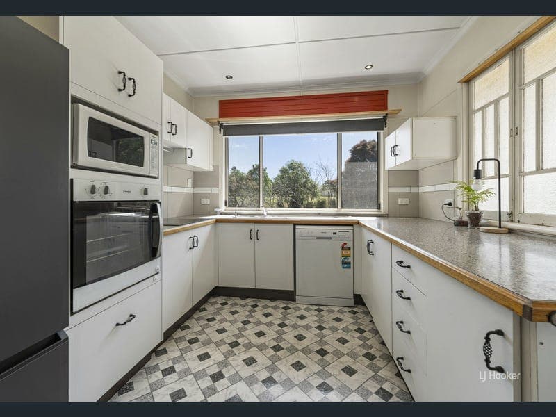 64 Hart Street, Blackbutt — photo 1 of 5