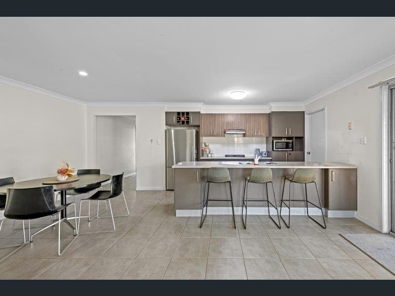 1 Romanda Place, Marsden — photo 1 of 5