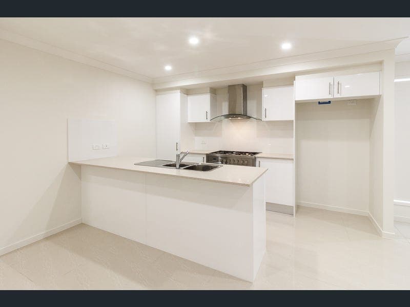 10 Haven Drive, Holmview — photo 1 of 5