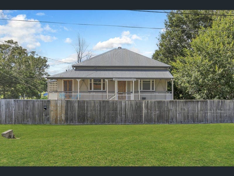27 Pelican Street, North Ipswich — photo 1 of 5