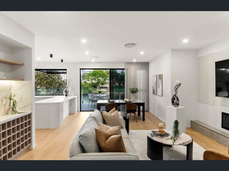 51 Rudd Street, Broadbeach Waters — photo 1 of 5