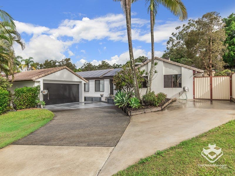 4 Nowra Court, Helensvale — photo 1 of 5