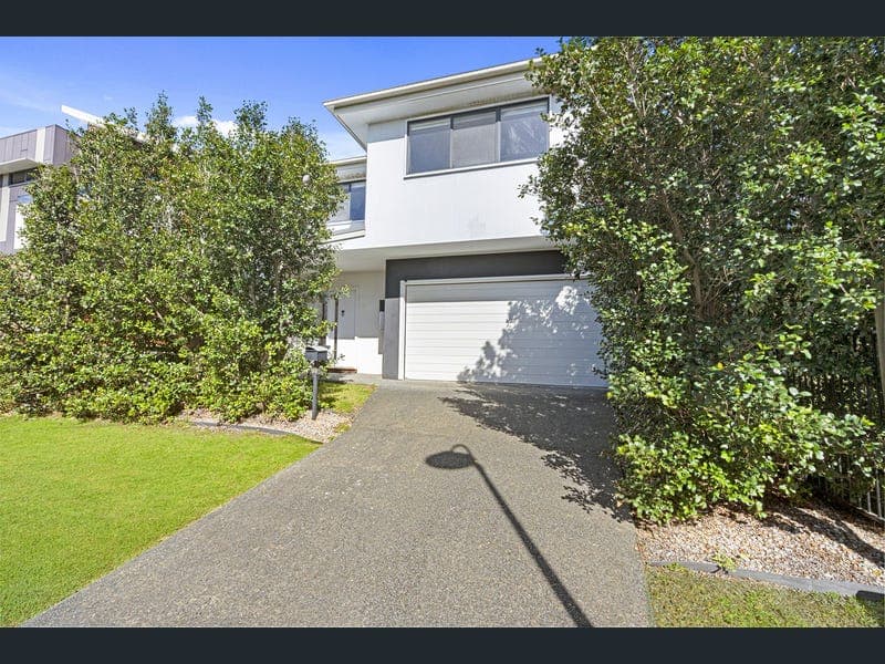 99 Flametree Circuit, Arundel — photo 1 of 5