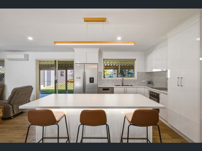 24 Wide Bay Drive, Eli Waters — photo 1 of 5