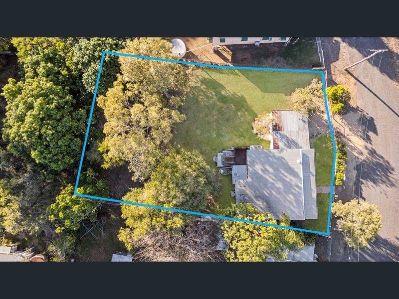6 Coronation Drive, Mount Morgan — photo 1 of 5