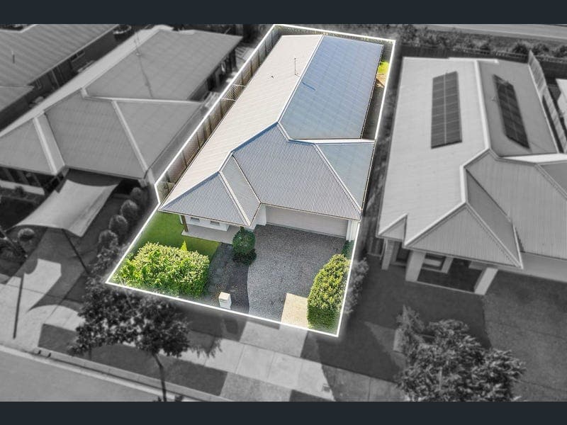 7 Hakea Lane, Deebing Heights — photo 1 of 5