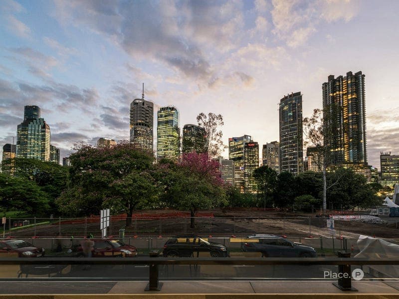 202/24 Wicklow Street, Kangaroo Point — photo 1 of 5