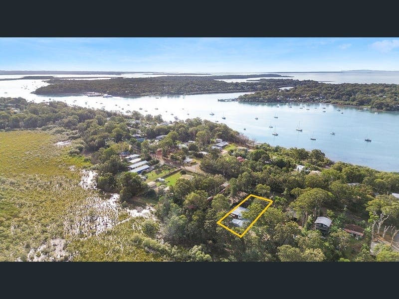 32 Treasure Island Avenue, Karragarra Island — photo 1 of 5