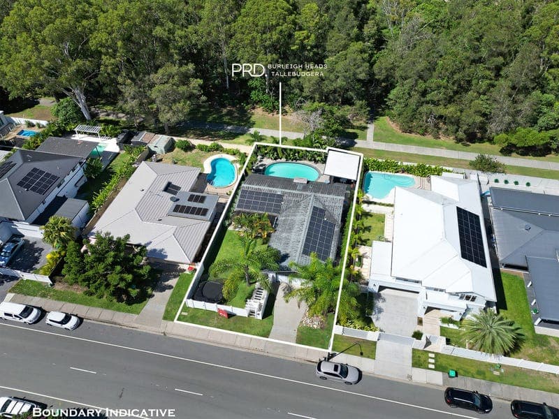 132 Acanthus Avenue, Burleigh Waters — photo 1 of 5