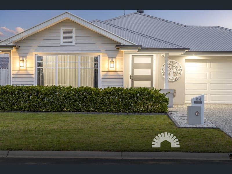 94 Waterside Esplanade, Caboolture South — photo 1 of 5
