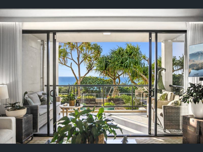 1/1-3 Tingira Crescent, Sunrise Beach — photo 1 of 5
