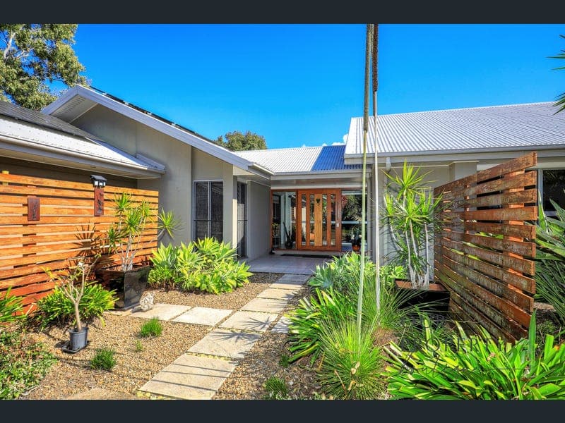 7 Raewood Close, Coral Cove — photo 1 of 5