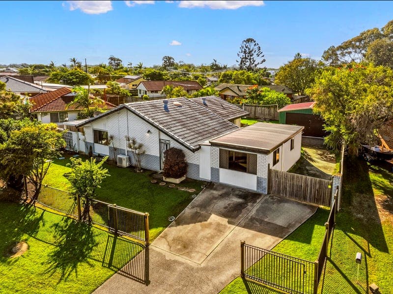 16 Hodges Street, Redcliffe — photo 1 of 5
