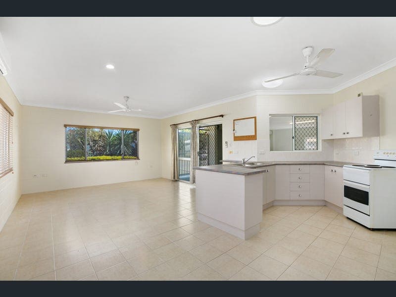 9 Glenrowan Street, White Rock — photo 1 of 5