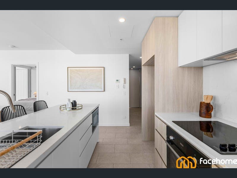 1301/1 Cannes Ave, Surfers Paradise — photo 1 of 5