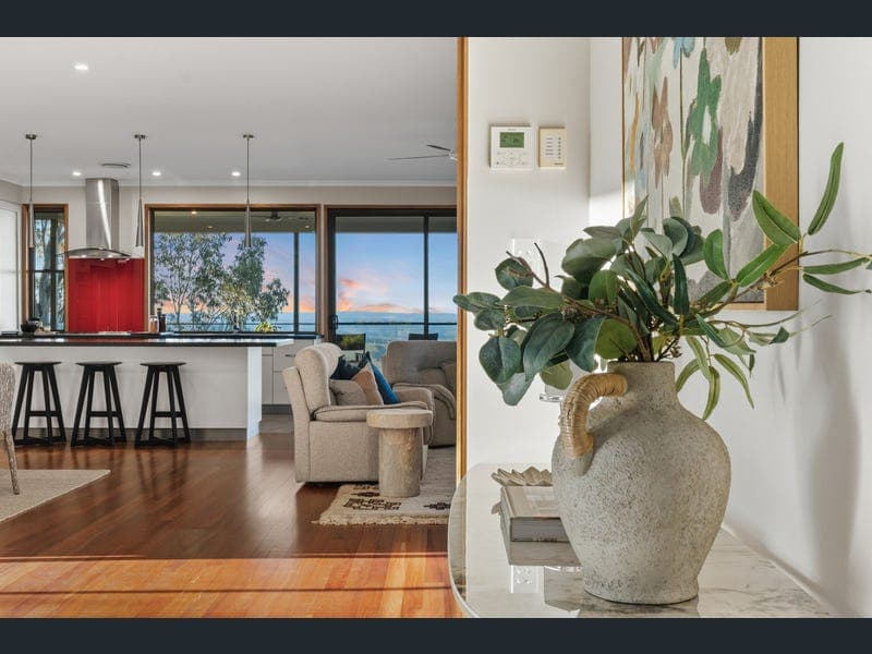 5 Saint Ives Court, Mount Lofty — photo 1 of 5