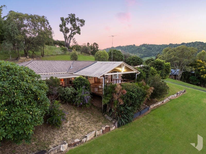 19 Manderson Court, Belivah — photo 1 of 5