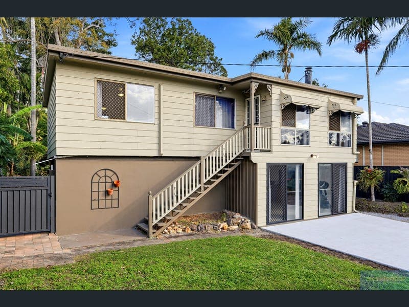 15 Glastonbury Drive, Bethania — photo 1 of 5
